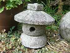 Rustic-style granite Japanese lantern