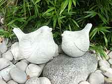 Stone-effect bird ornaments