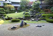 Photo of the Shitennoji Honbo Zen garden
